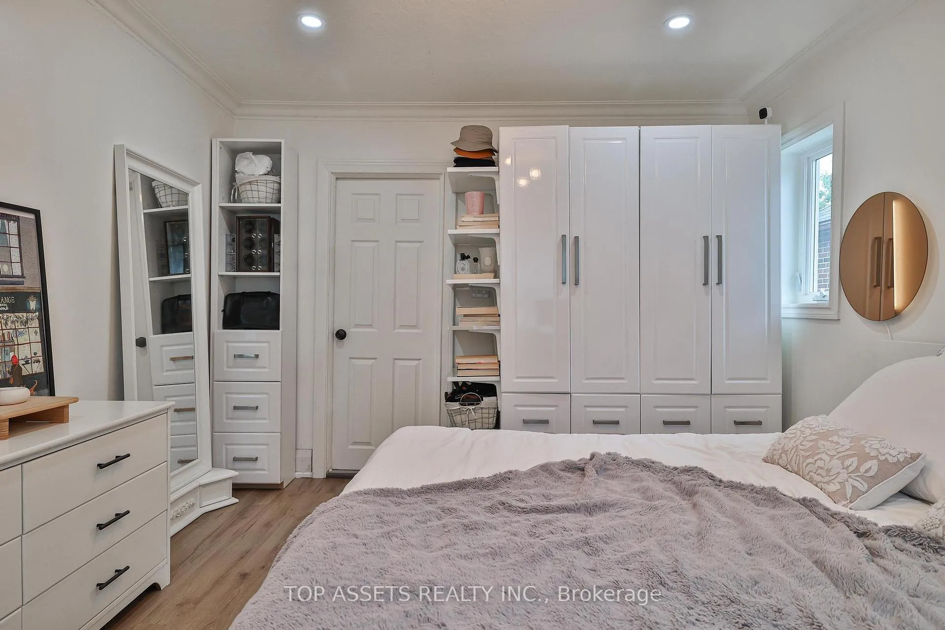 Photo 15 of 570 Vaughan (Main Floor) Road, Toronto, Humewood-Cedarvale — HOMEH
