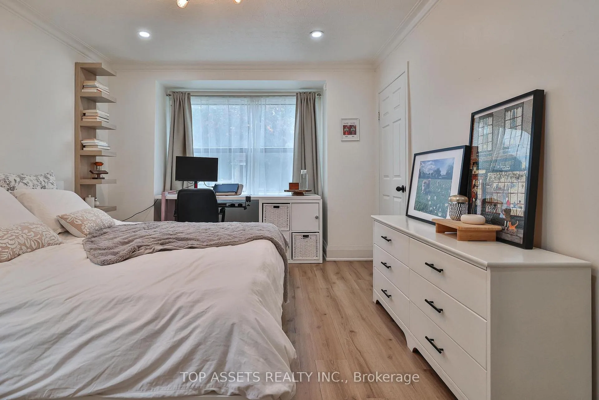Photo 17 of 570 Vaughan (Main Floor) Road, Toronto, Humewood-Cedarvale — HOMEH