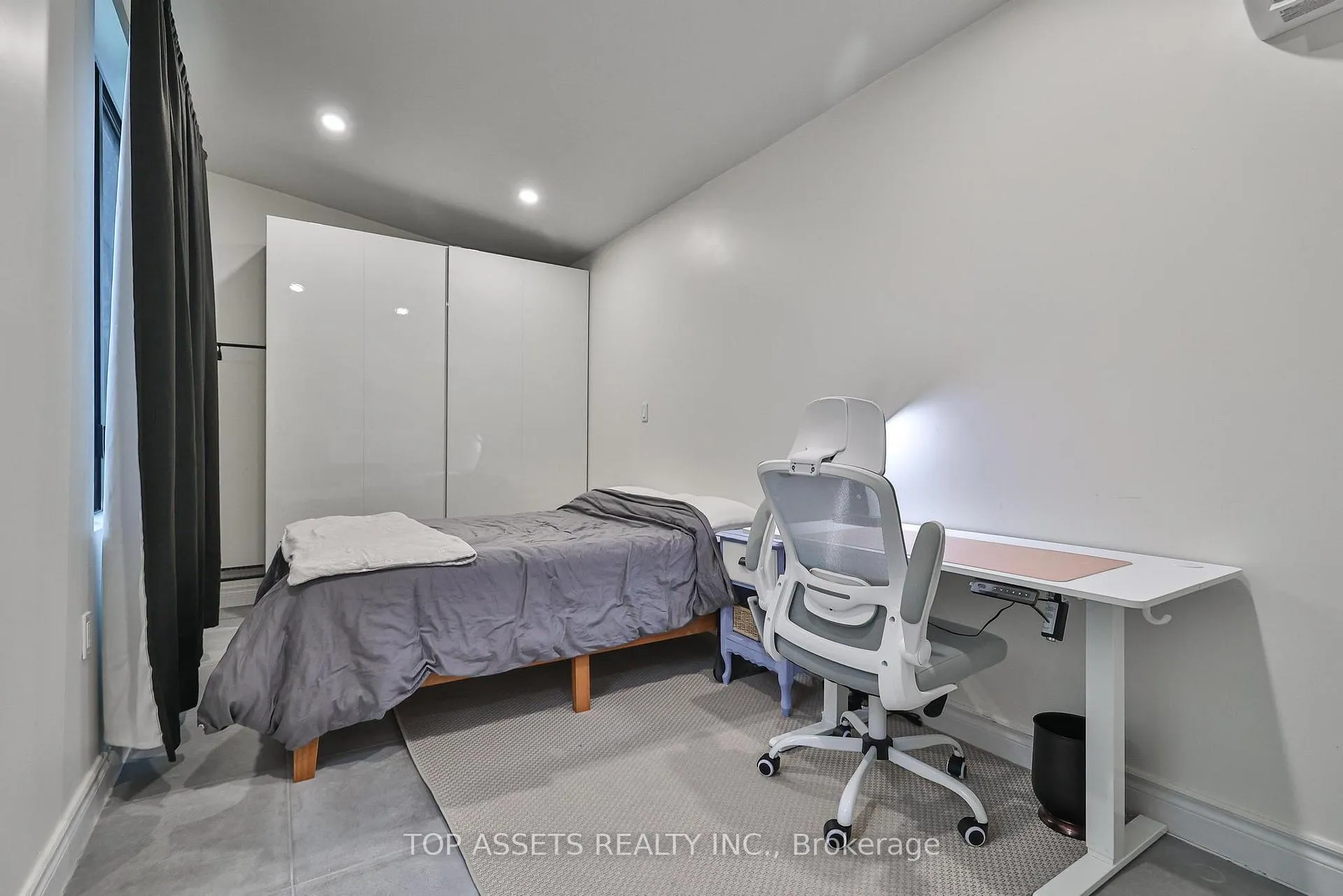 Photo 26 of 570 Vaughan (Main Floor) Road, Toronto, Humewood-Cedarvale — HOMEH
