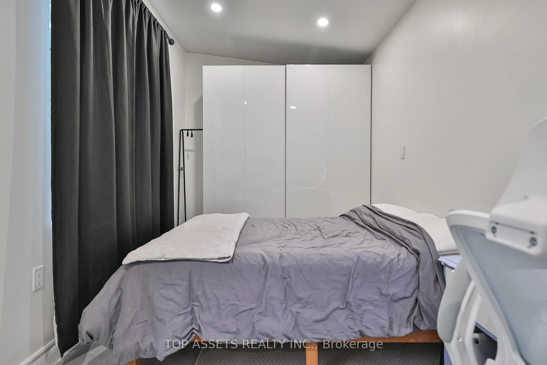 Photo 27 of 570 Vaughan (Main Floor) Road, Toronto, Humewood-Cedarvale — HOMEH