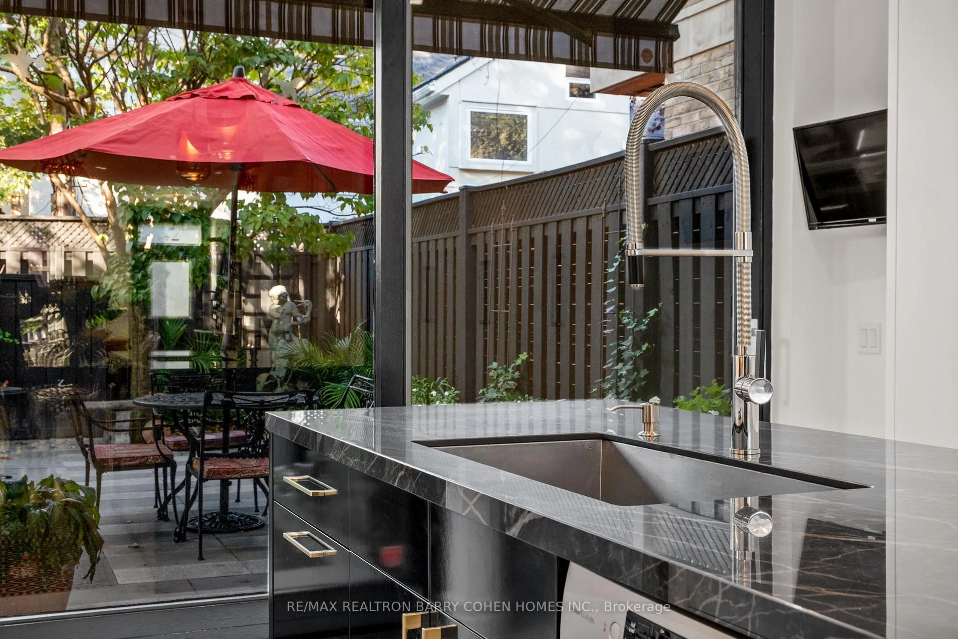 Photo 14 of 42 Berryman Street, Toronto, The Annex — HOMEH