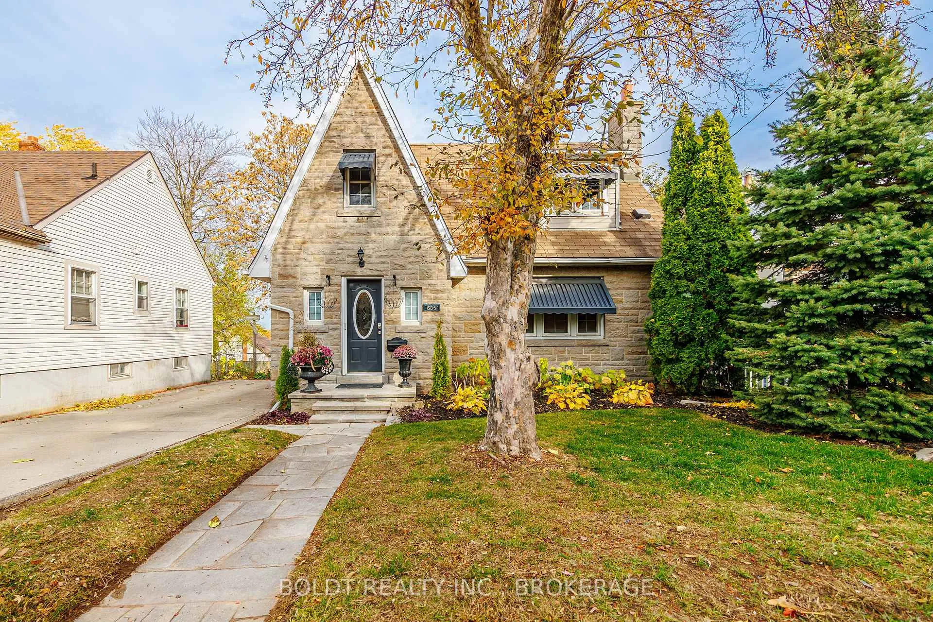 Photo 2 of 6351 Leeming Street, Niagara Falls, Hospital — HOMEH