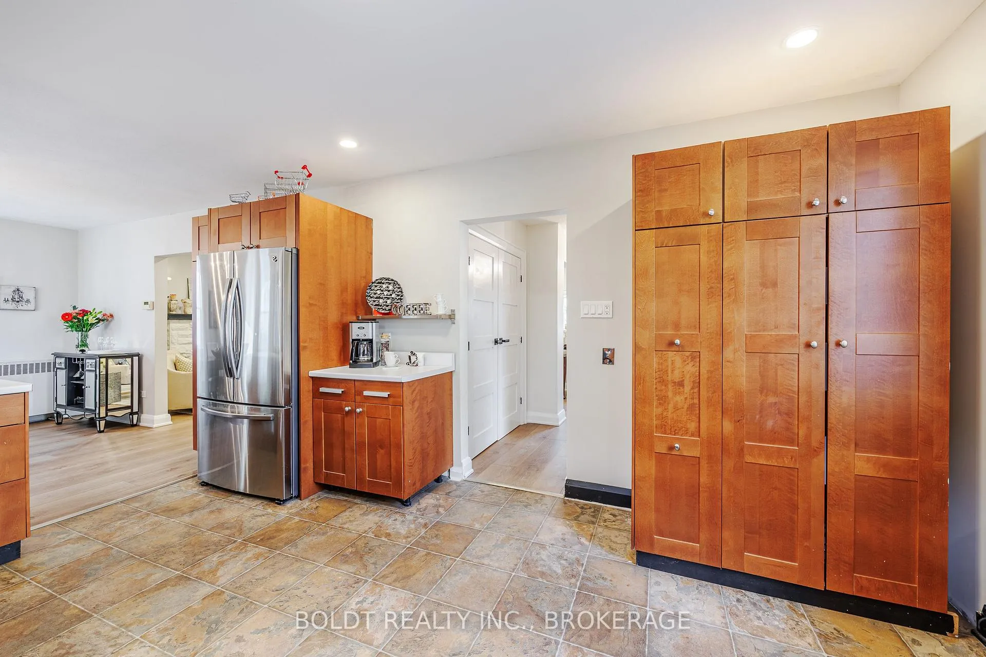 Photo 10 of 6351 Leeming Street, Niagara Falls, Hospital — HOMEH