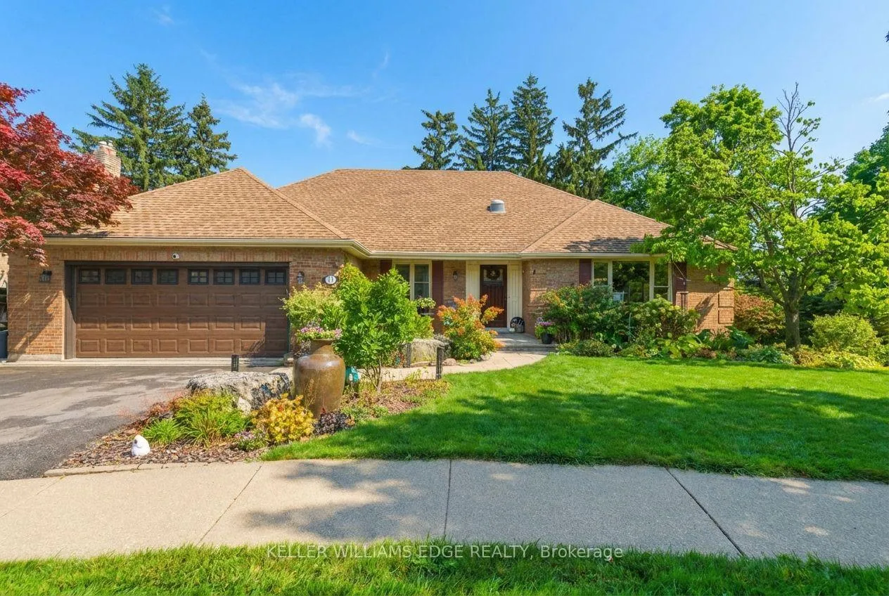 Photo 1 of 11 Mays Crescent, Hamilton, Waterdown — HOMEH