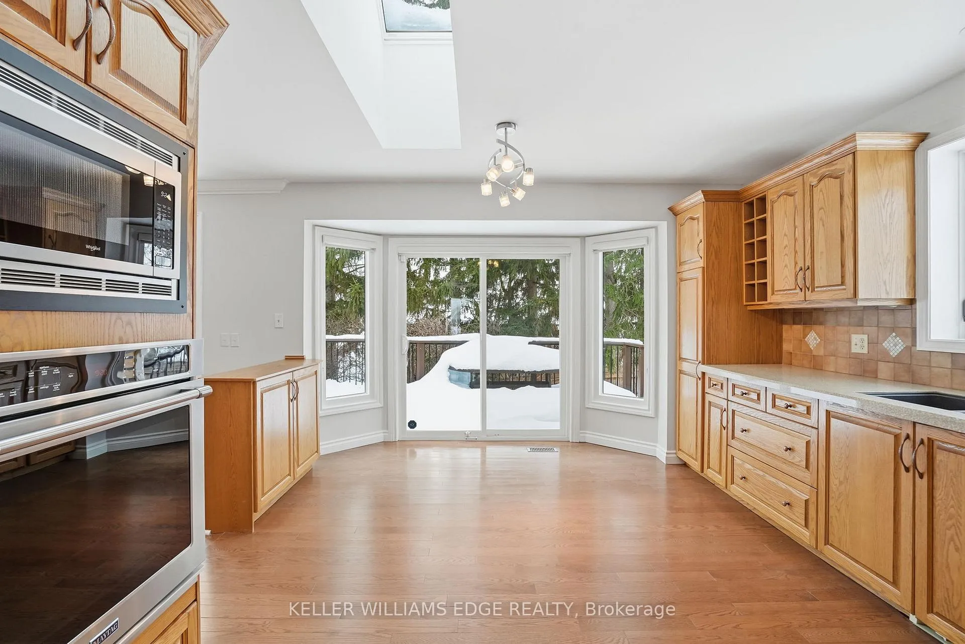 Photo 5 of 11 Mays Crescent, Hamilton, Waterdown — HOMEH