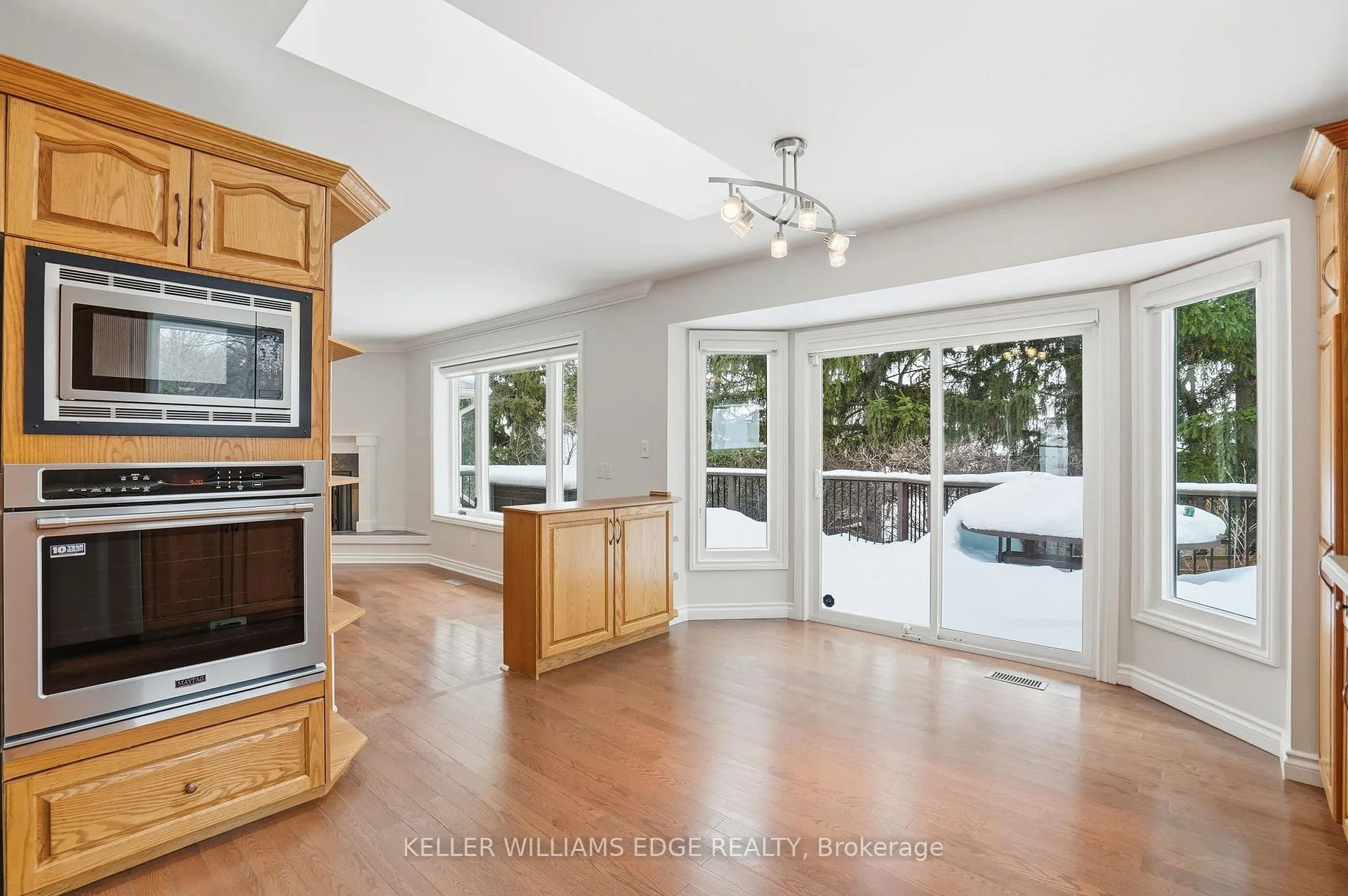 Photo 6 of 11 Mays Crescent, Hamilton, Waterdown — HOMEH