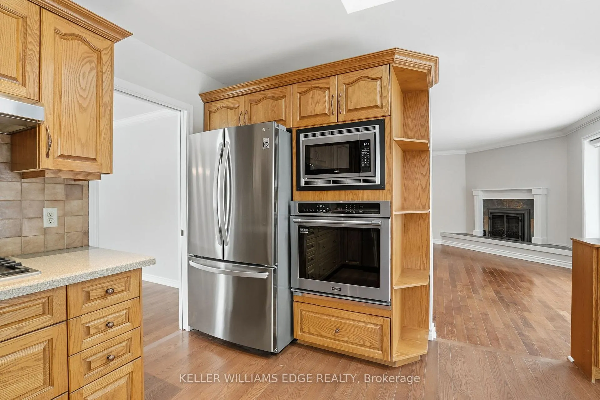 Photo 10 of 11 Mays Crescent, Hamilton, Waterdown — HOMEH