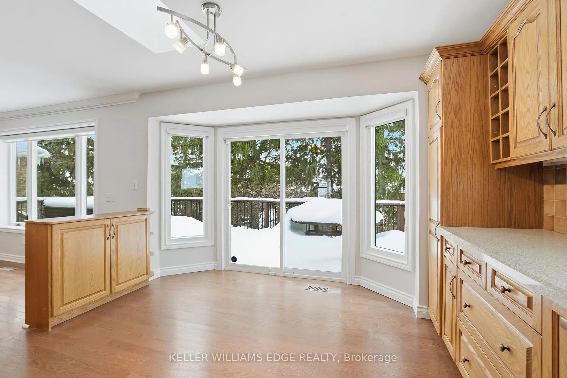 Photo 11 of 11 Mays Crescent, Hamilton, Waterdown — HOMEH
