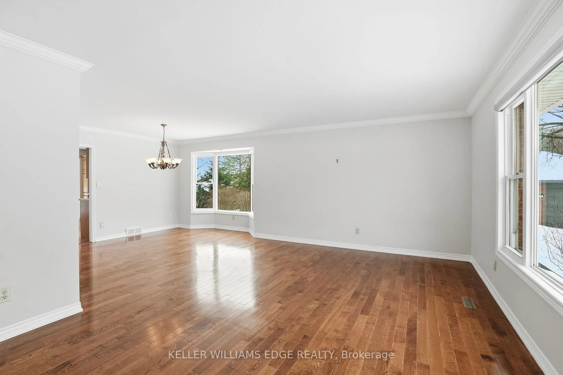 Photo 15 of 11 Mays Crescent, Hamilton, Waterdown — HOMEH