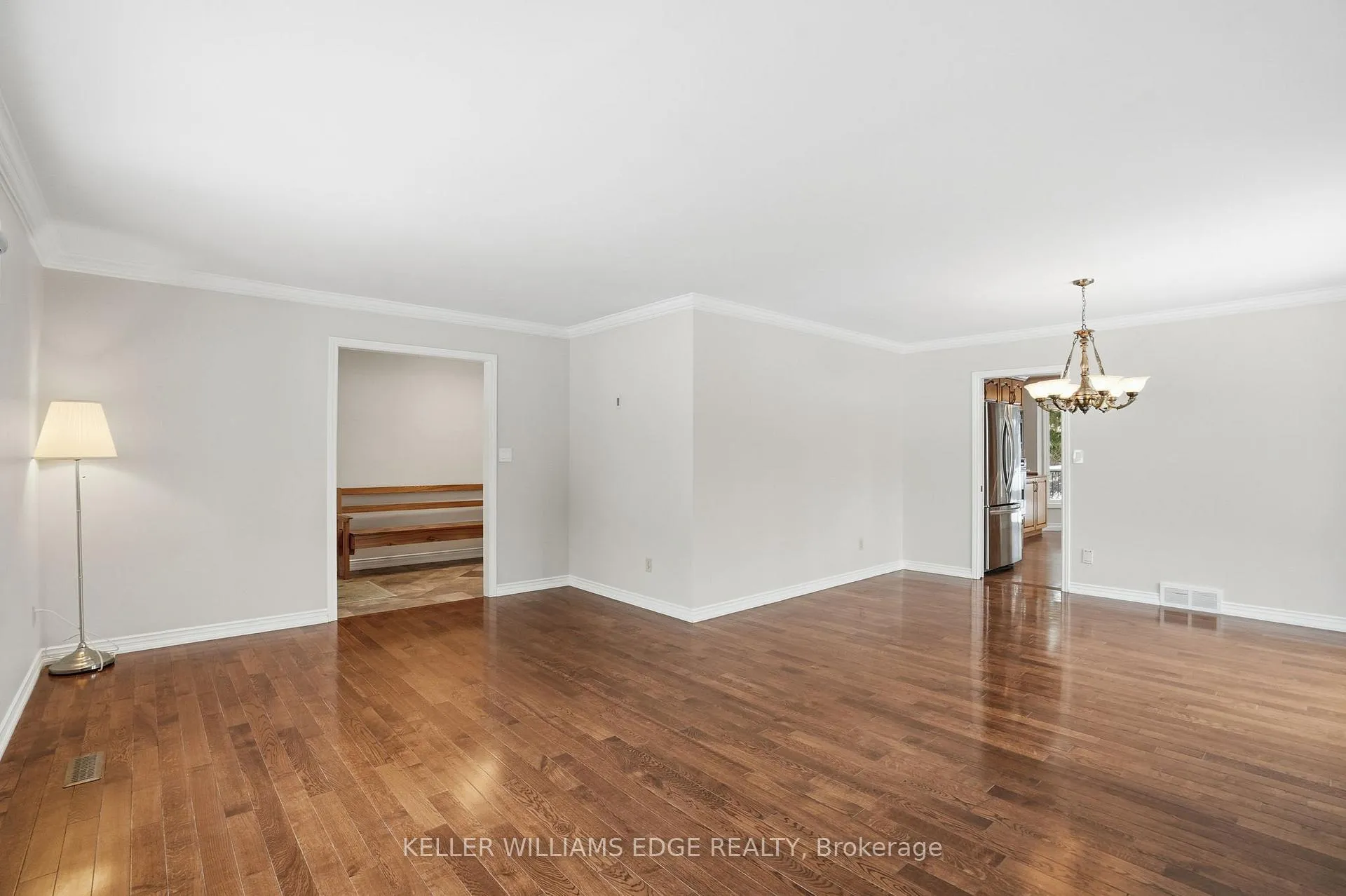 Photo 18 of 11 Mays Crescent, Hamilton, Waterdown — HOMEH