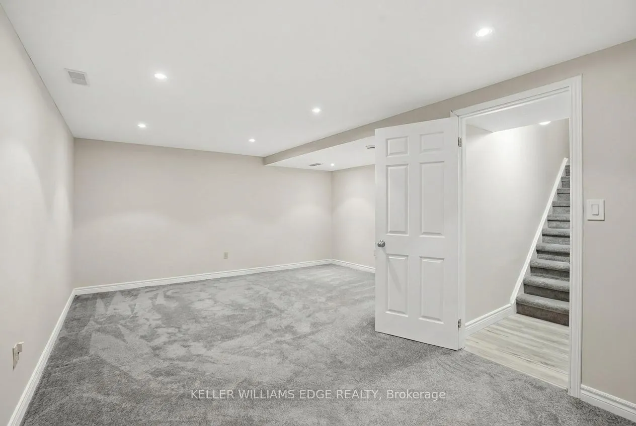 Photo 35 of 11 Mays Crescent, Hamilton, Waterdown — HOMEH