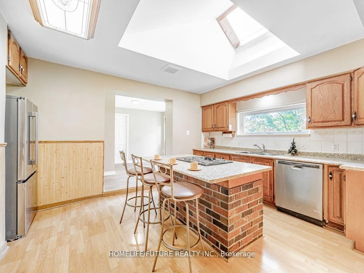 Photo 4 of 113 Harmony Road N, Oshawa, Eastdale — HOMEH