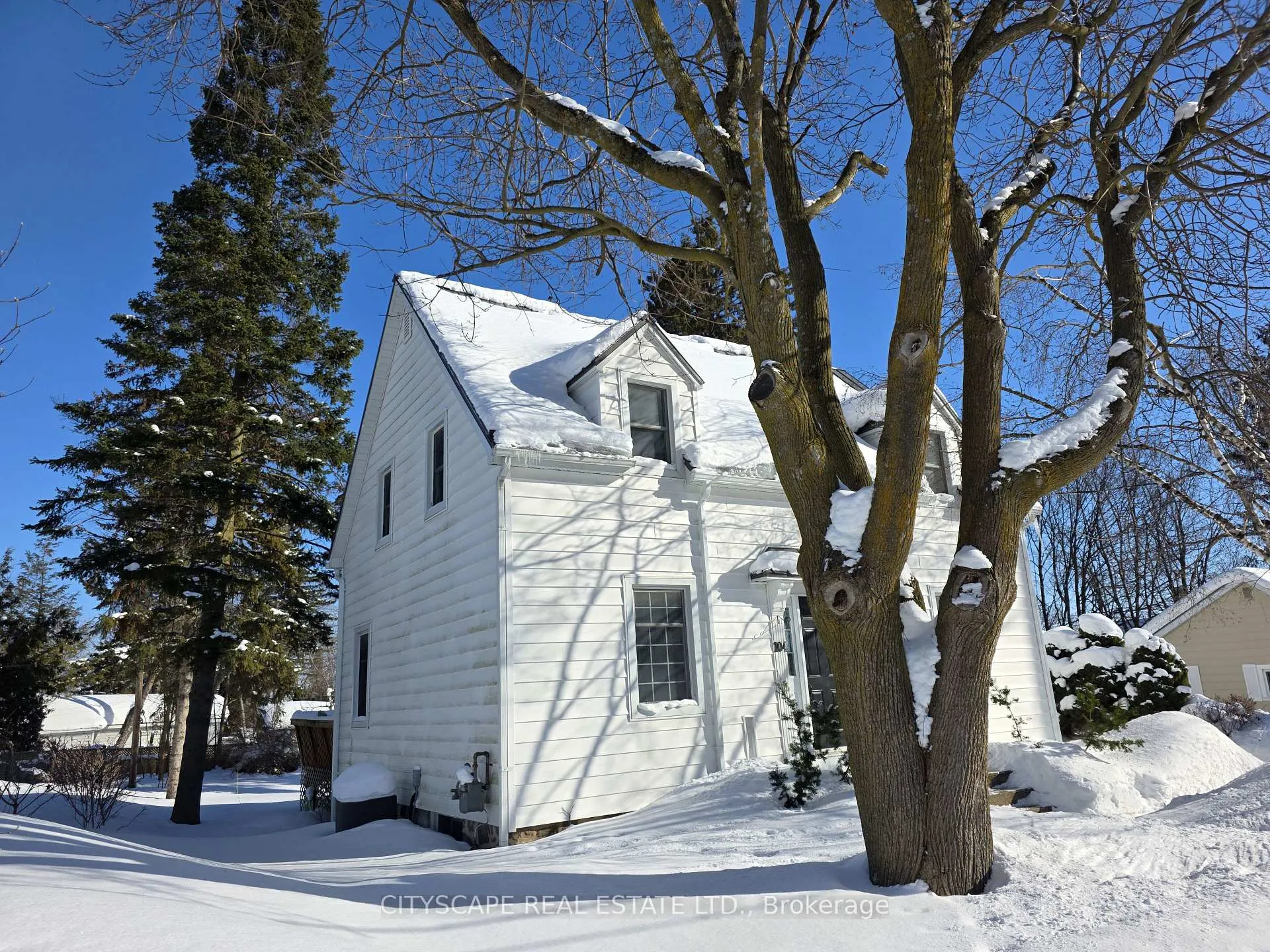 Photo 2 of 104 Patrick Street, Orillia — HOMEH