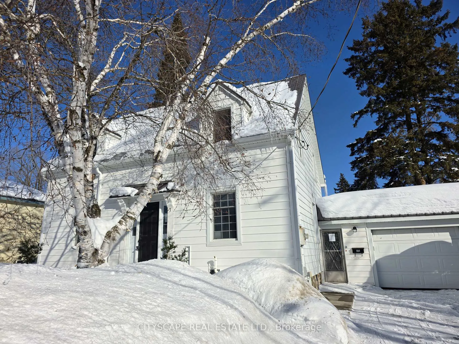 Photo 3 of 104 Patrick Street, Orillia — HOMEH