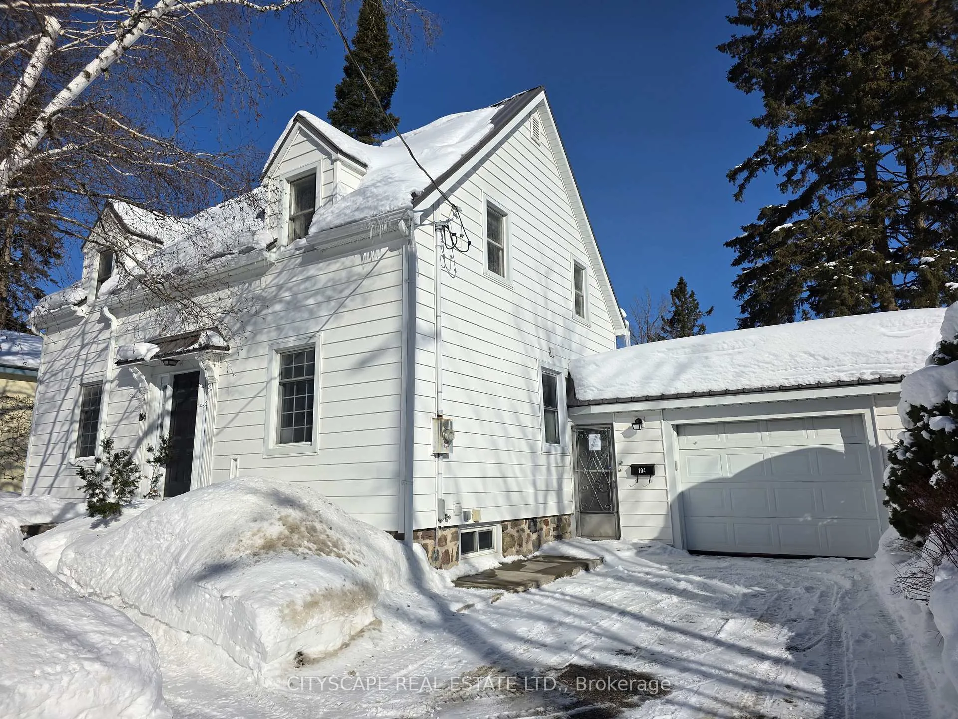 Photo 4 of 104 Patrick Street, Orillia — HOMEH