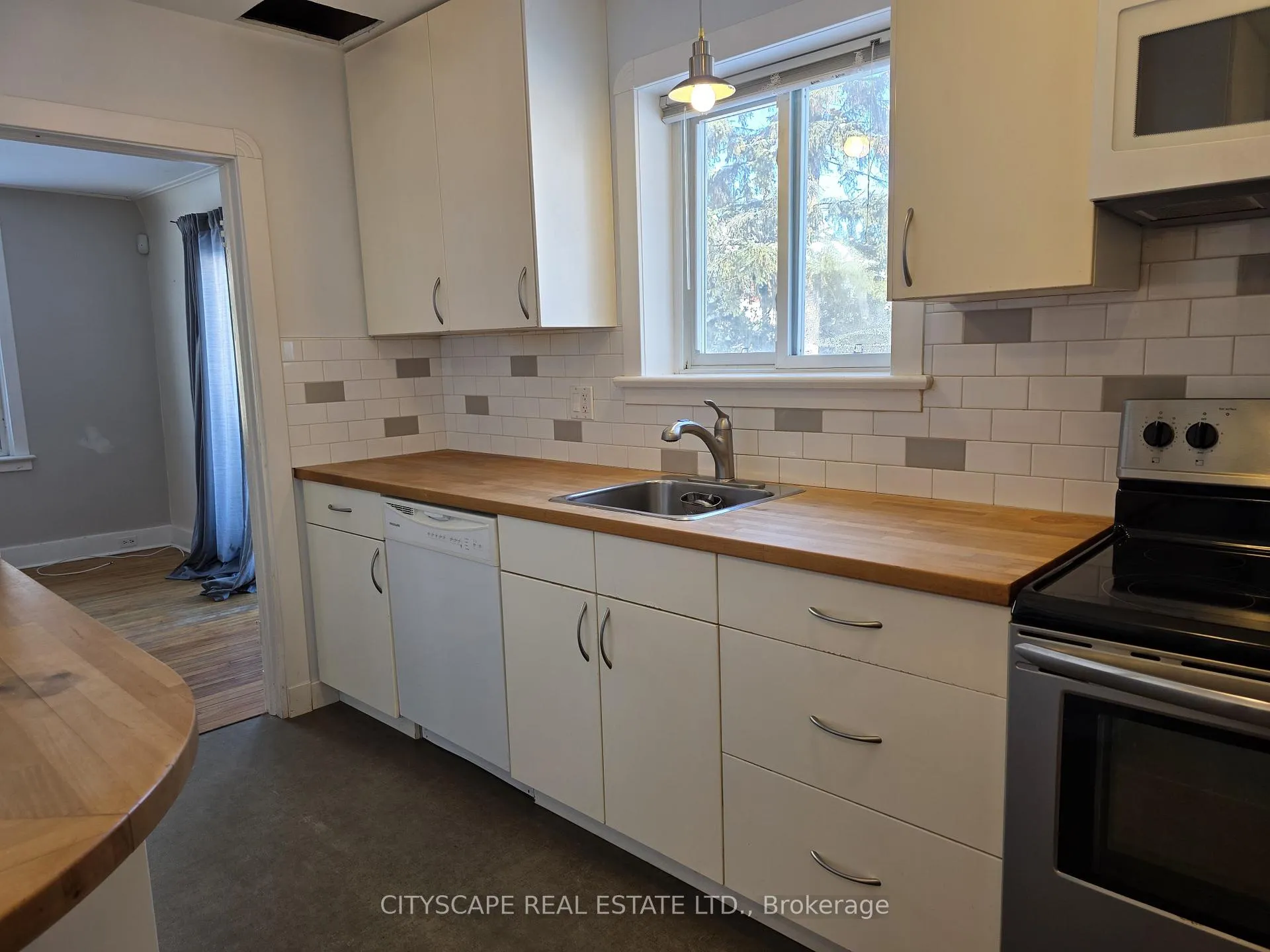Photo 7 of 104 Patrick Street, Orillia — HOMEH