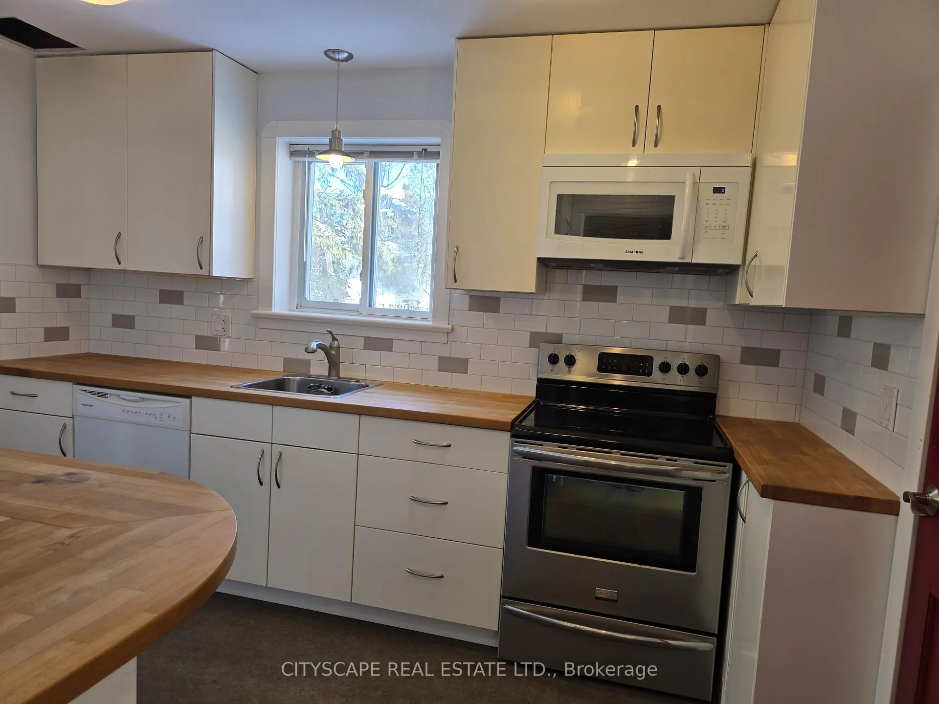 Photo 8 of 104 Patrick Street, Orillia — HOMEH