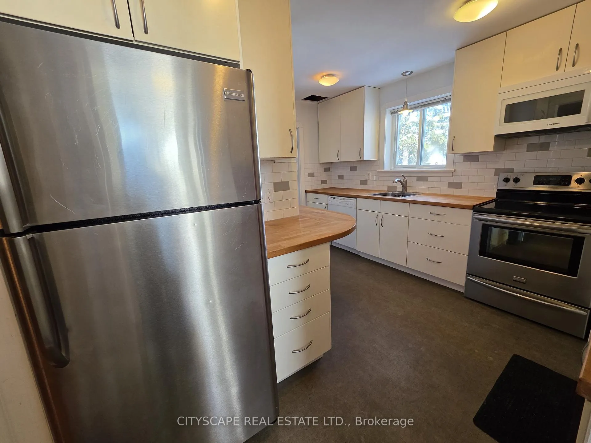Photo 9 of 104 Patrick Street, Orillia — HOMEH