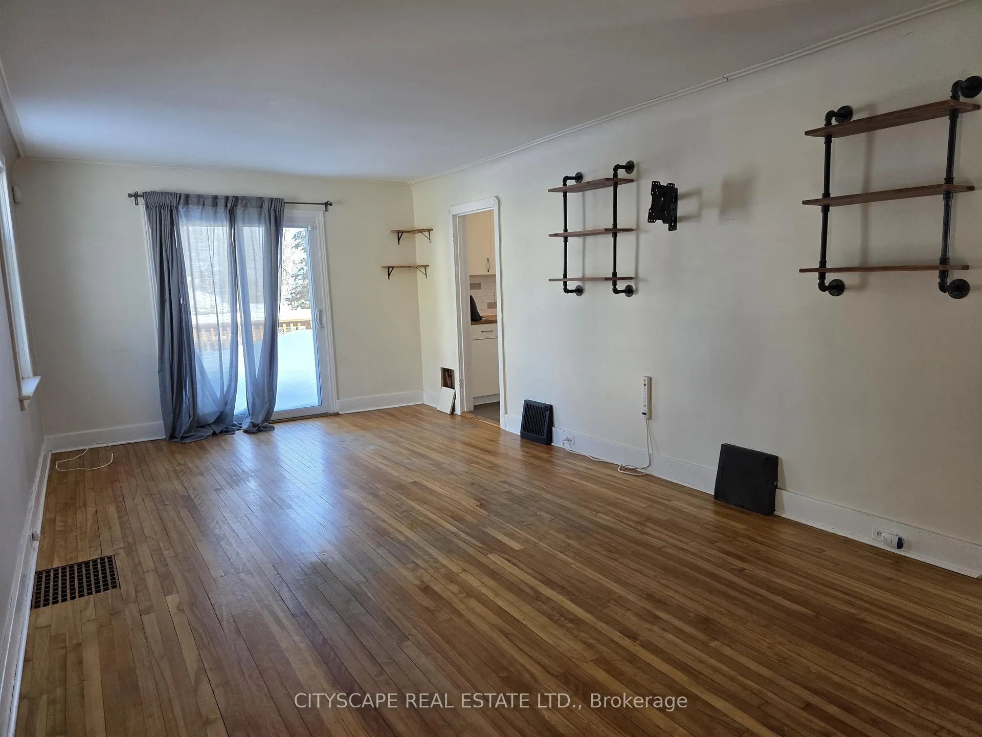Photo 15 of 104 Patrick Street, Orillia — HOMEH