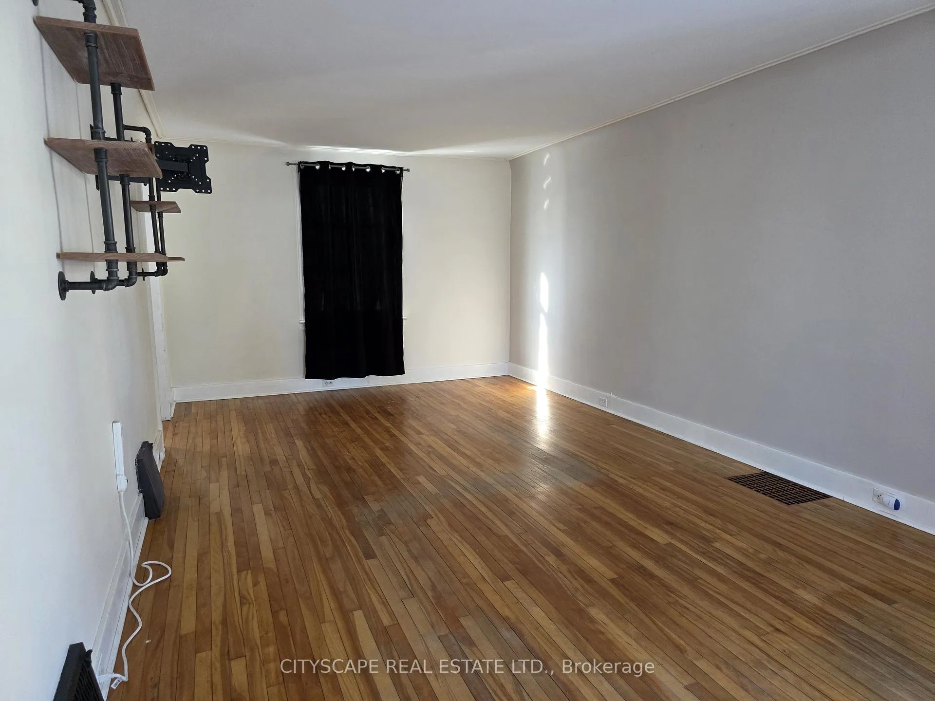Photo 17 of 104 Patrick Street, Orillia — HOMEH