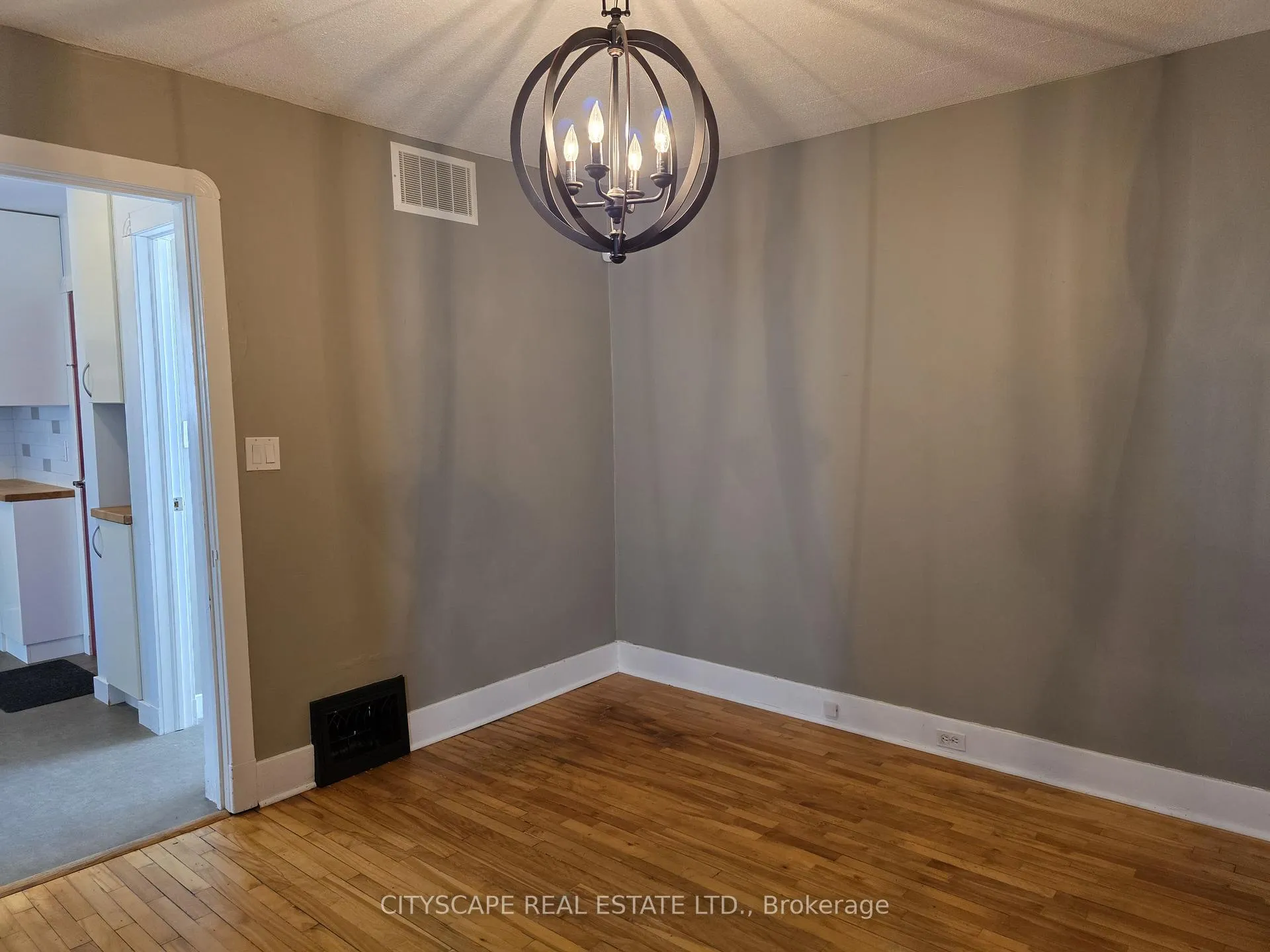 Photo 19 of 104 Patrick Street, Orillia — HOMEH
