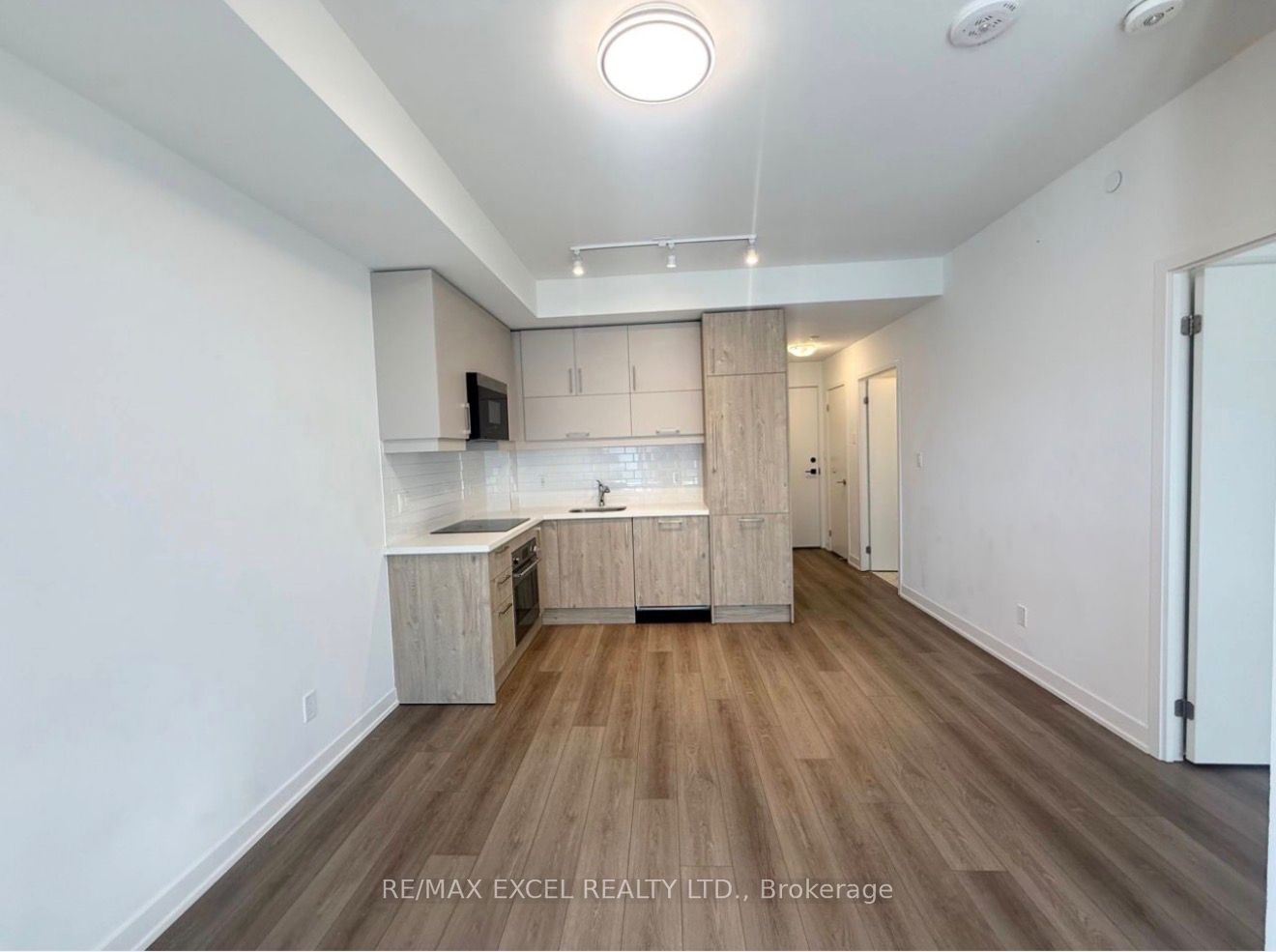 Photo 4 of Unit 802, 38 Simcoe Promenade, Markham, Unionville — HOMEH