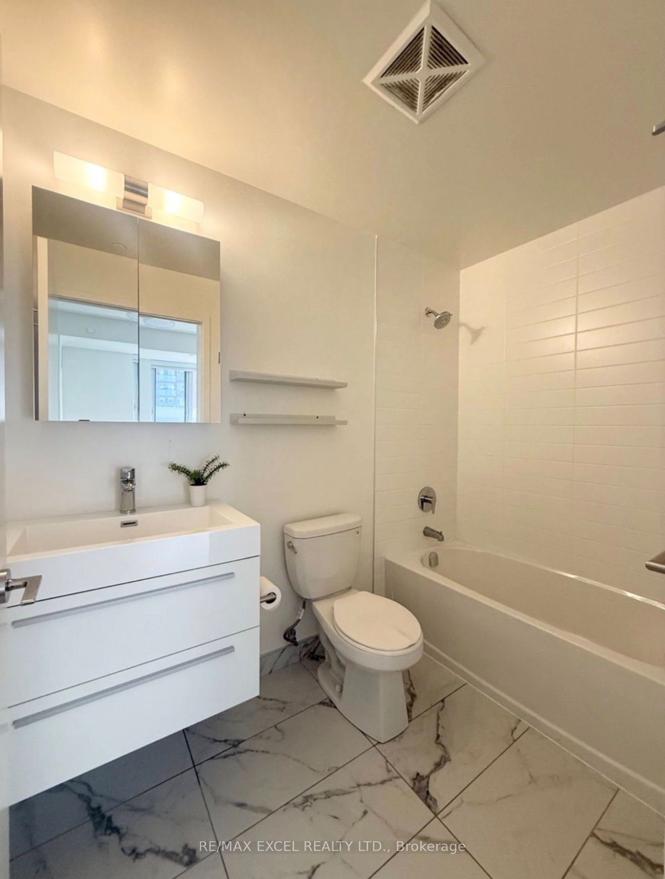 Photo 8 of Unit 802, 38 Simcoe Promenade, Markham, Unionville — HOMEH