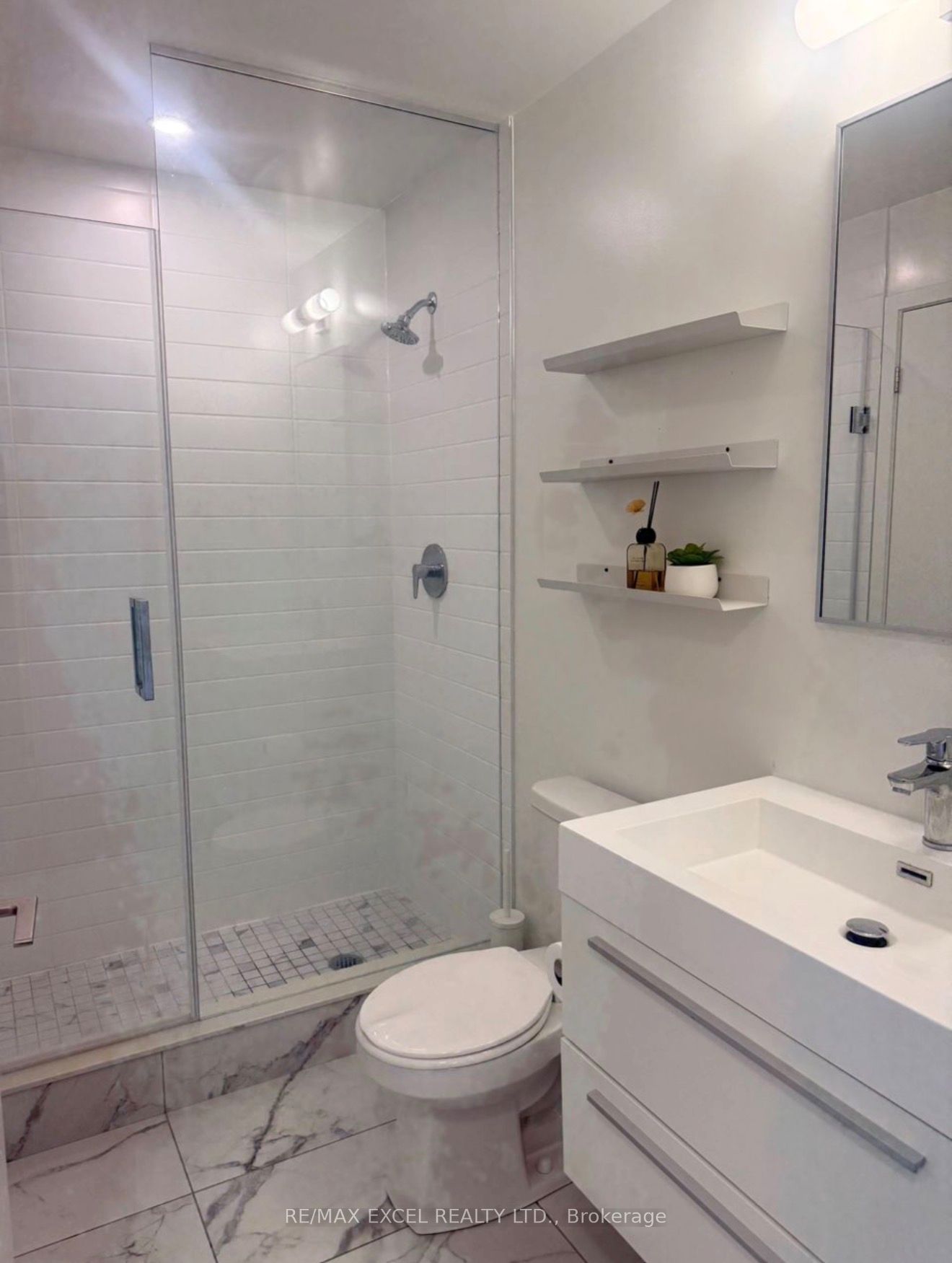 Photo 5 of Unit 802, 38 Simcoe Promenade, Markham, Unionville — HOMEH