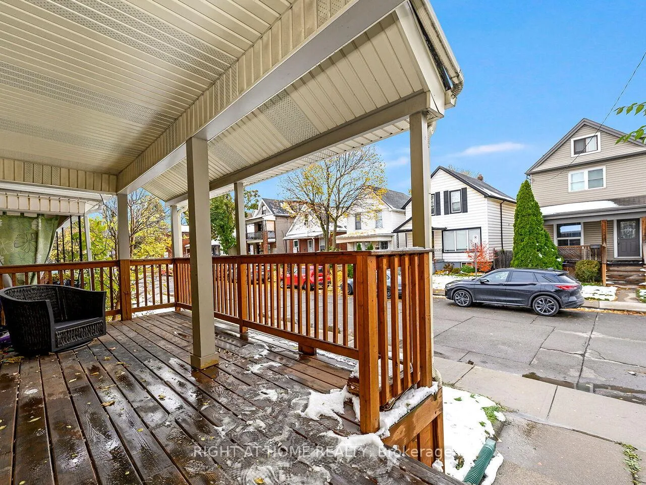 Photo 2 of 180 Rosslyn Avenue N, Hamilton, Crown Point — HOMEH