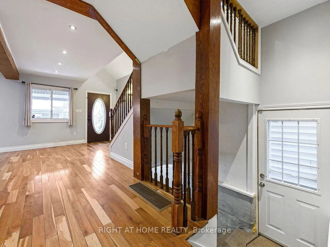 Photo 6 of 180 Rosslyn Avenue N, Hamilton, Crown Point — HOMEH