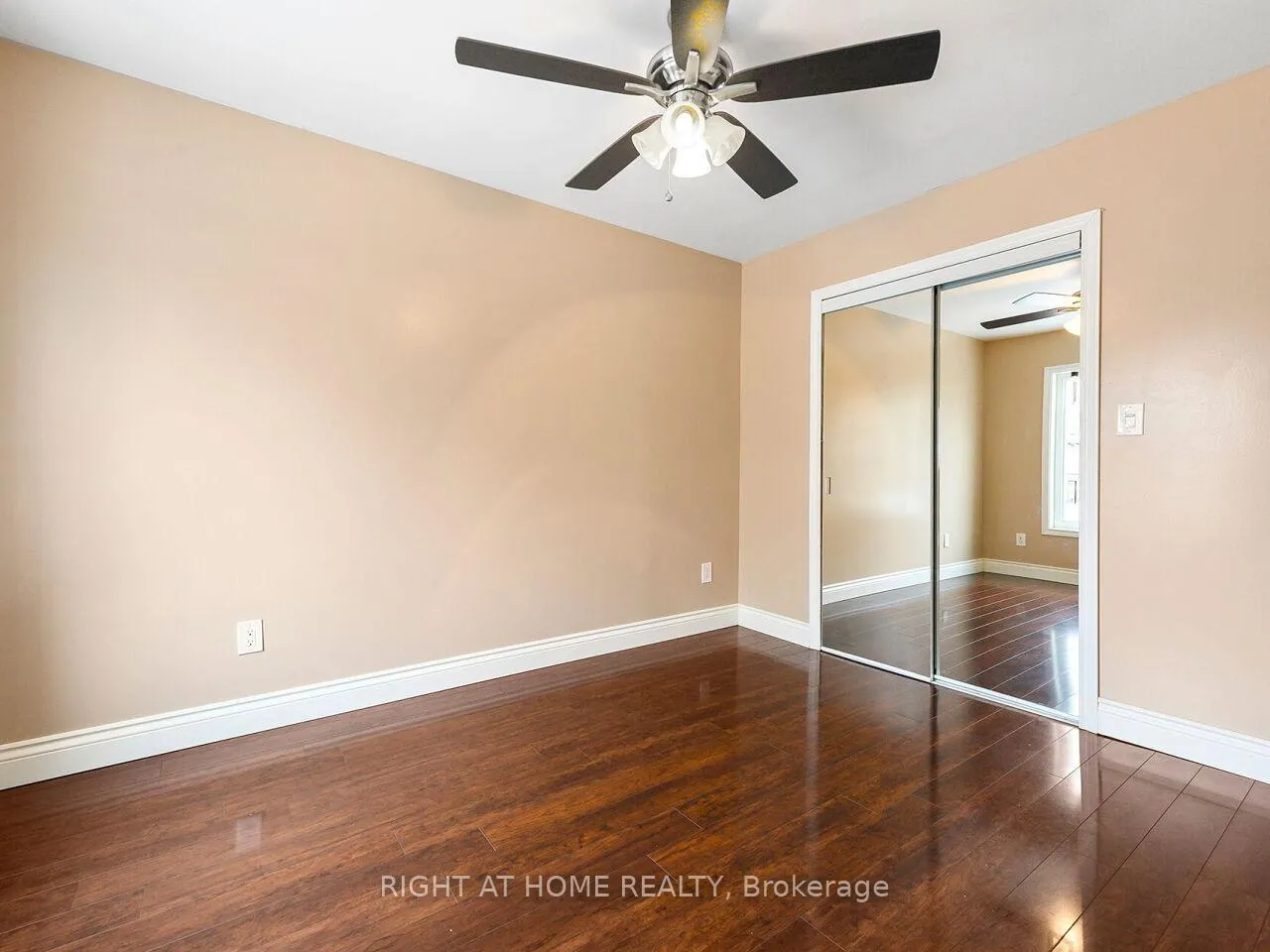Photo 10 of 180 Rosslyn Avenue N, Hamilton, Crown Point — HOMEH