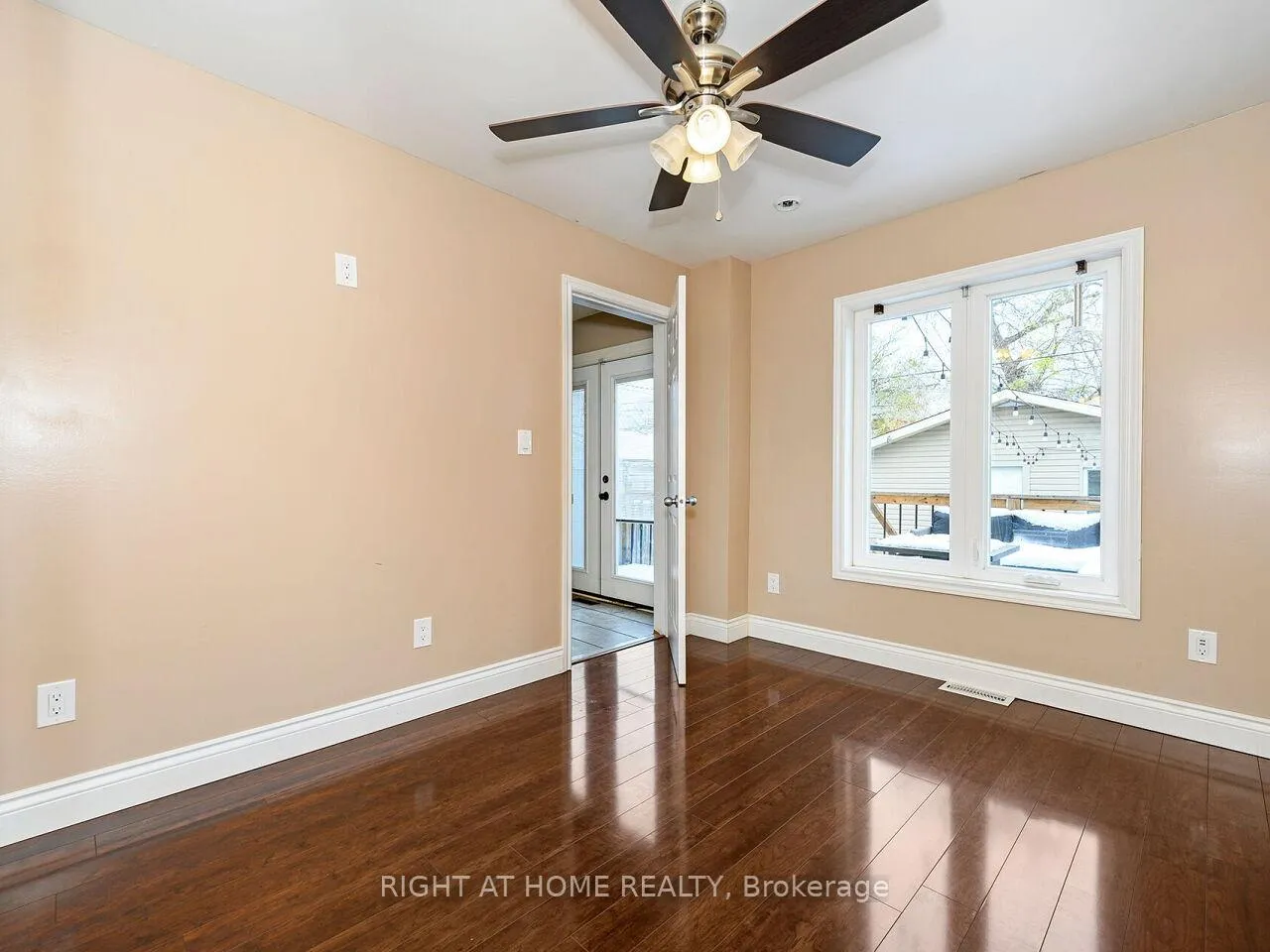 Photo 11 of 180 Rosslyn Avenue N, Hamilton, Crown Point — HOMEH
