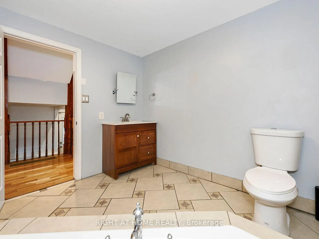 Photo 13 of 180 Rosslyn Avenue N, Hamilton, Crown Point — HOMEH