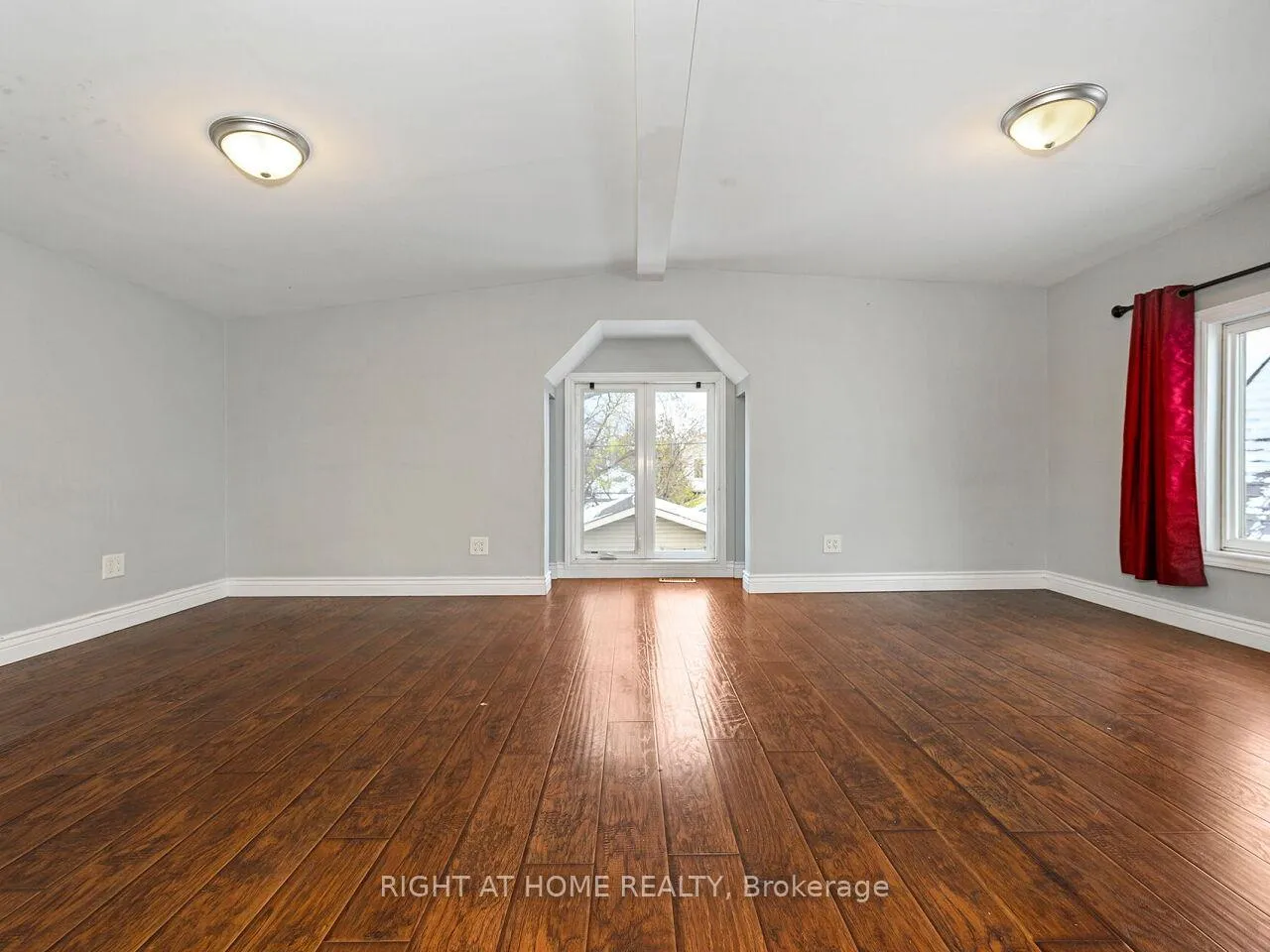 Photo 16 of 180 Rosslyn Avenue N, Hamilton, Crown Point — HOMEH