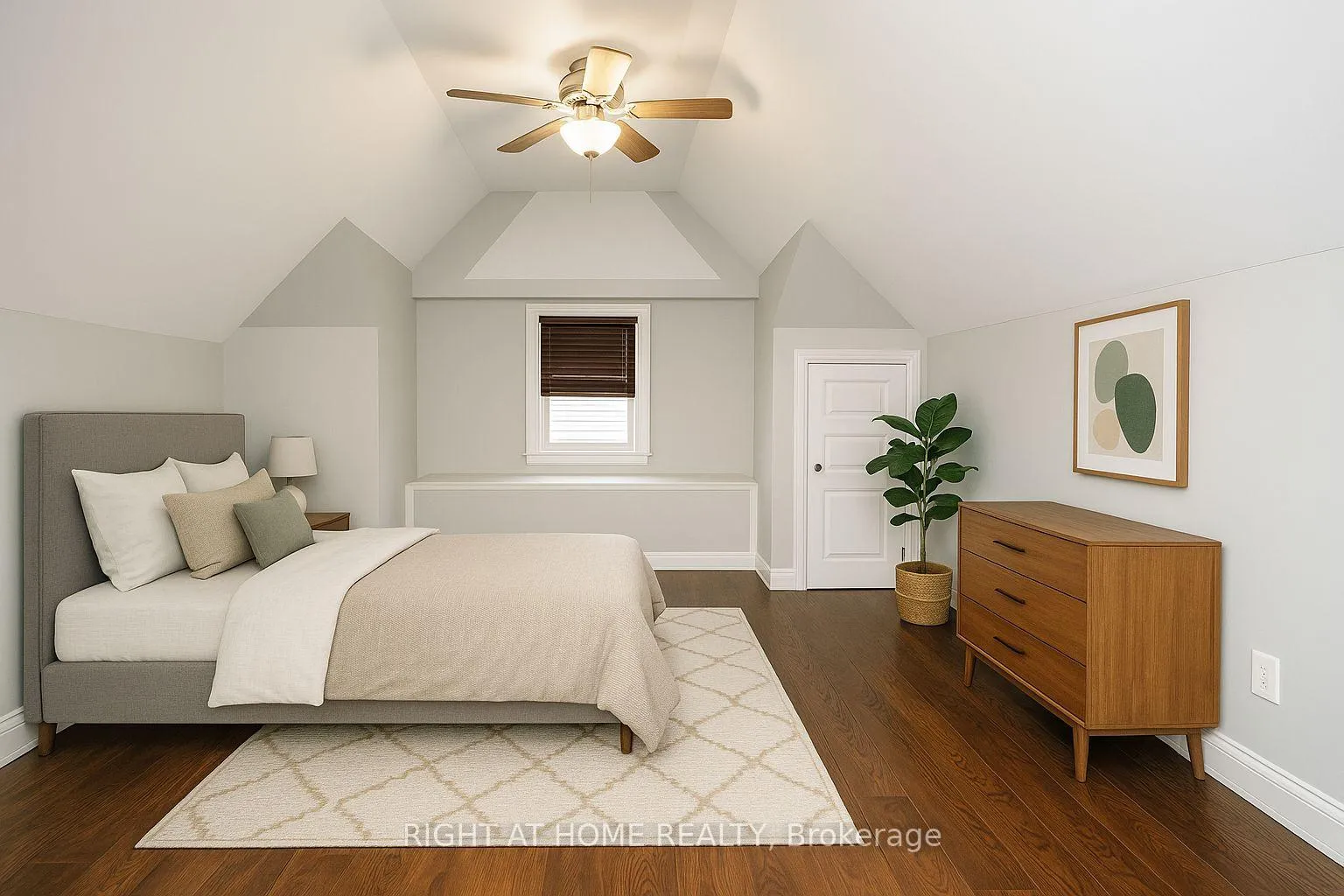 Photo 18 of 180 Rosslyn Avenue N, Hamilton, Crown Point — HOMEH