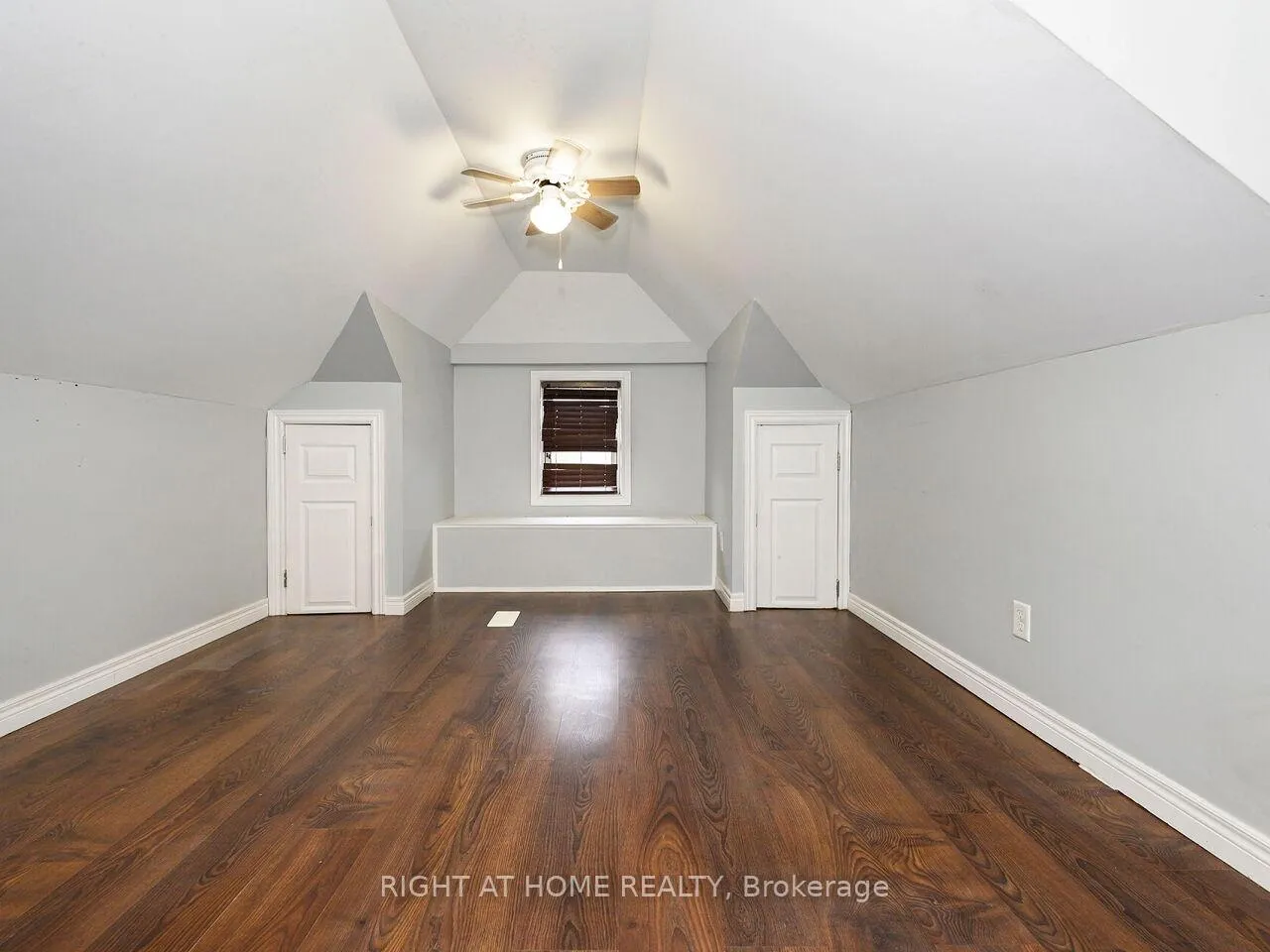 Photo 19 of 180 Rosslyn Avenue N, Hamilton, Crown Point — HOMEH