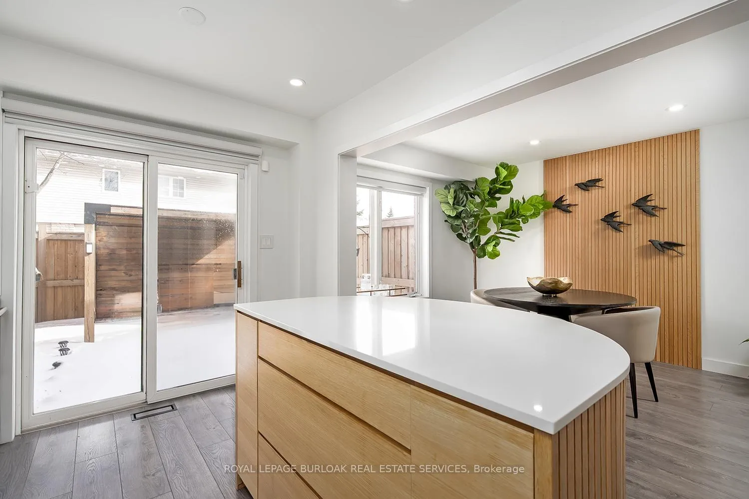 Photo 13 of 1351 Tobyn Drive, Burlington, Tansley — HOMEH