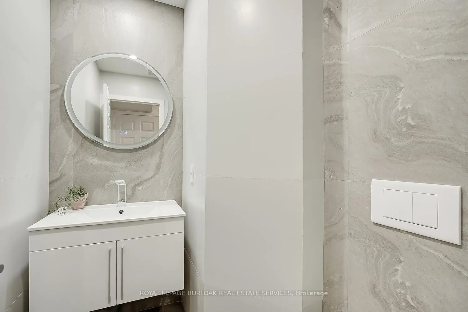 Photo 15 of 1351 Tobyn Drive, Burlington, Tansley — HOMEH