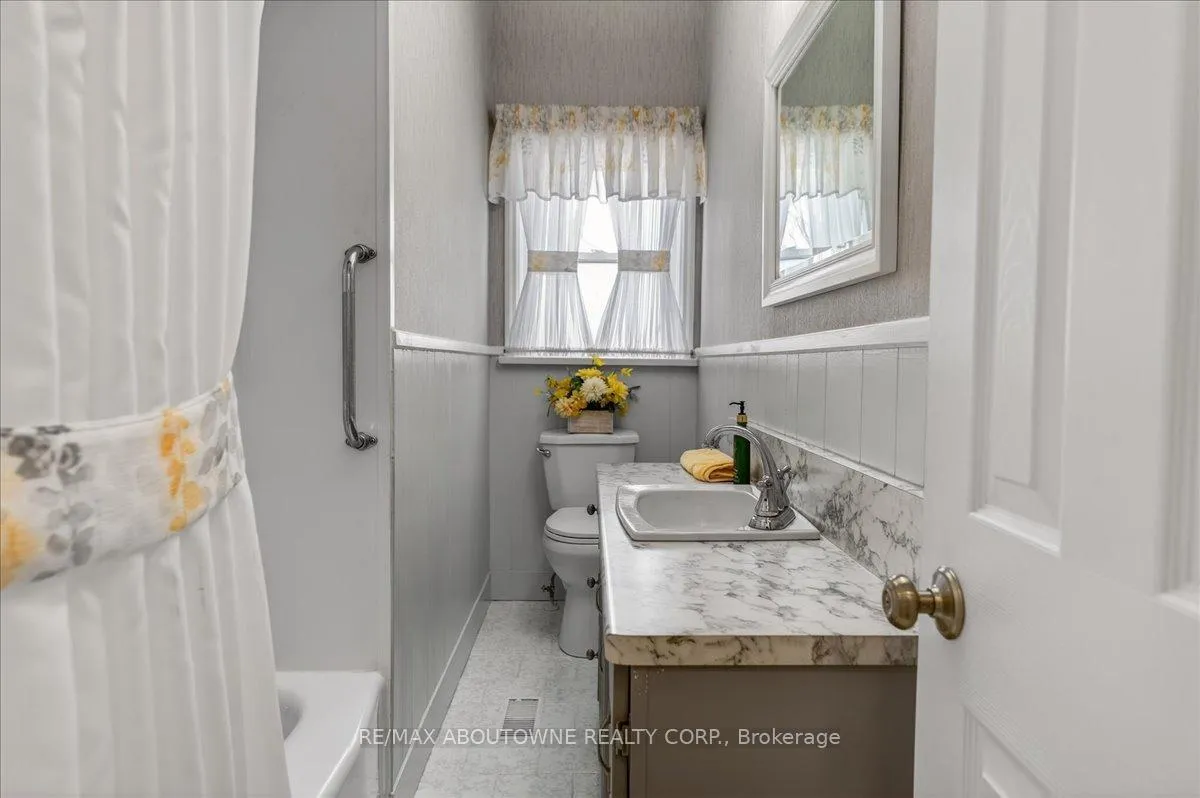 Photo 18 of 17 Oakmount Road, Welland, Prince Charles — HOMEH