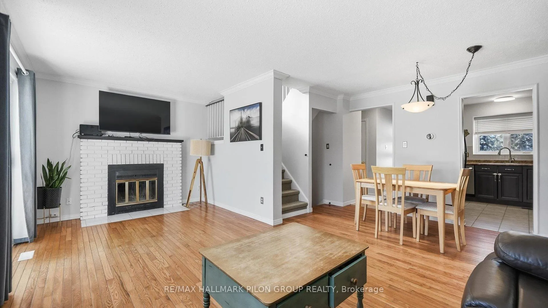 Photo 3 of 1853 Brousseau Crescent, Ottawa, Chateauneuf — HOMEH