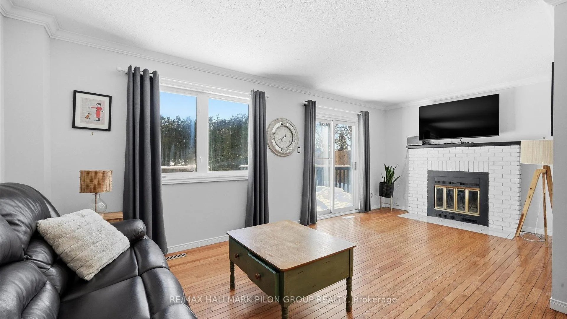 Photo 4 of 1853 Brousseau Crescent, Ottawa, Chateauneuf — HOMEH