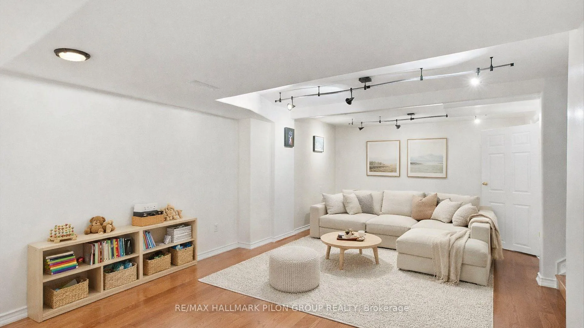 Photo 15 of 1853 Brousseau Crescent, Ottawa, Chateauneuf — HOMEH