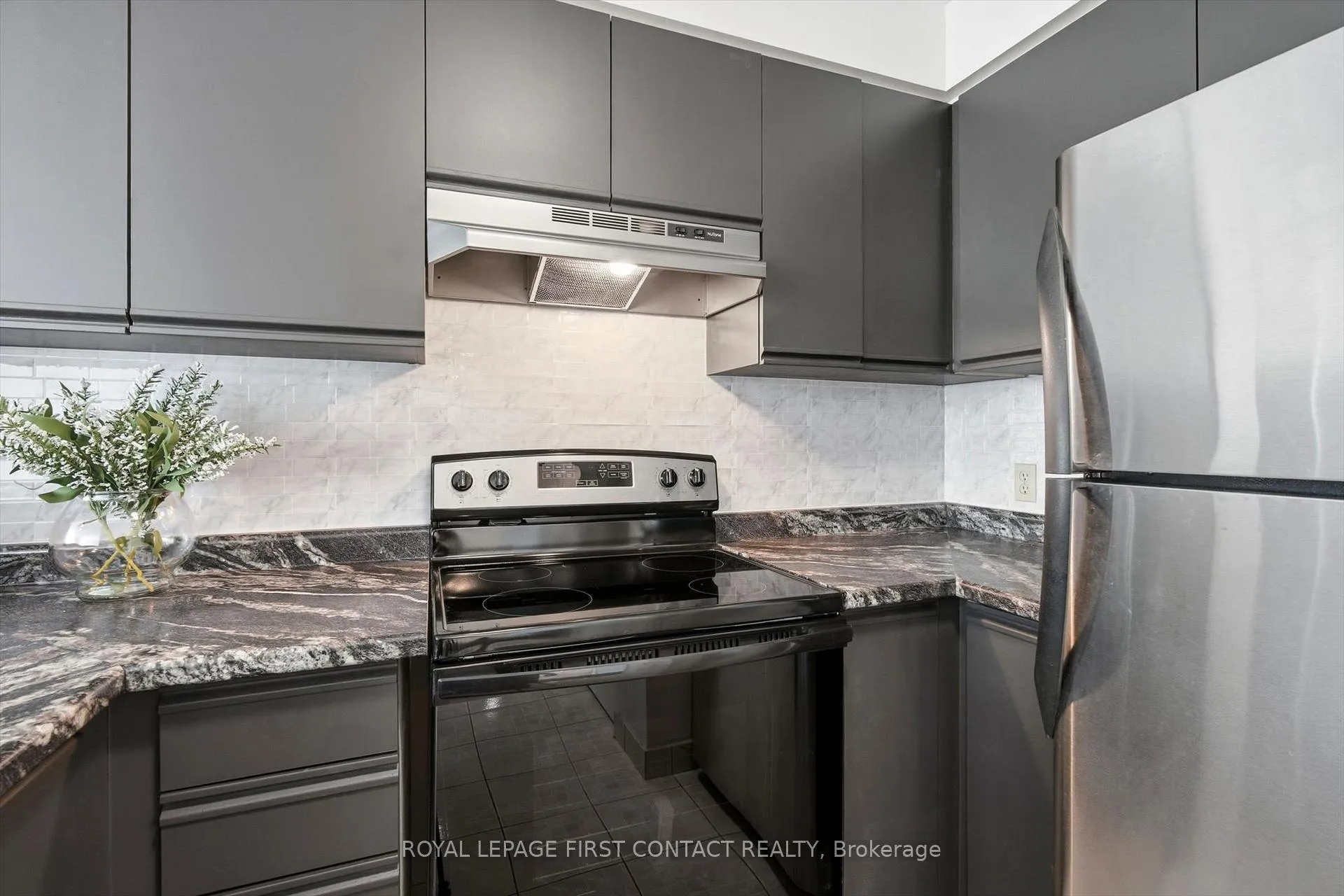 Photo 10 of Unit 808, 140 Dunlop Street E, Barrie, City Centre — HOMEH