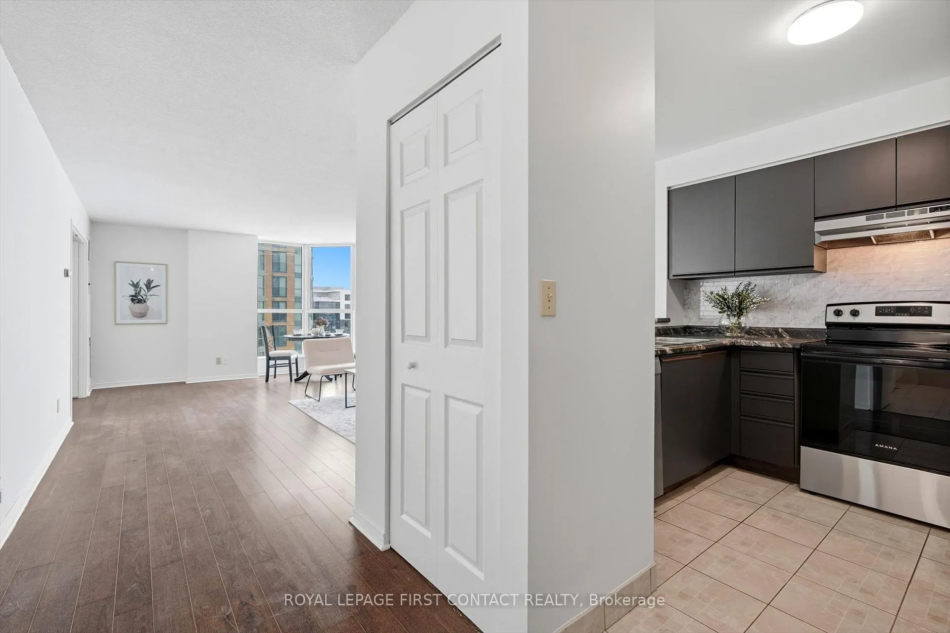 Photo 13 of Unit 808, 140 Dunlop Street E, Barrie, City Centre — HOMEH