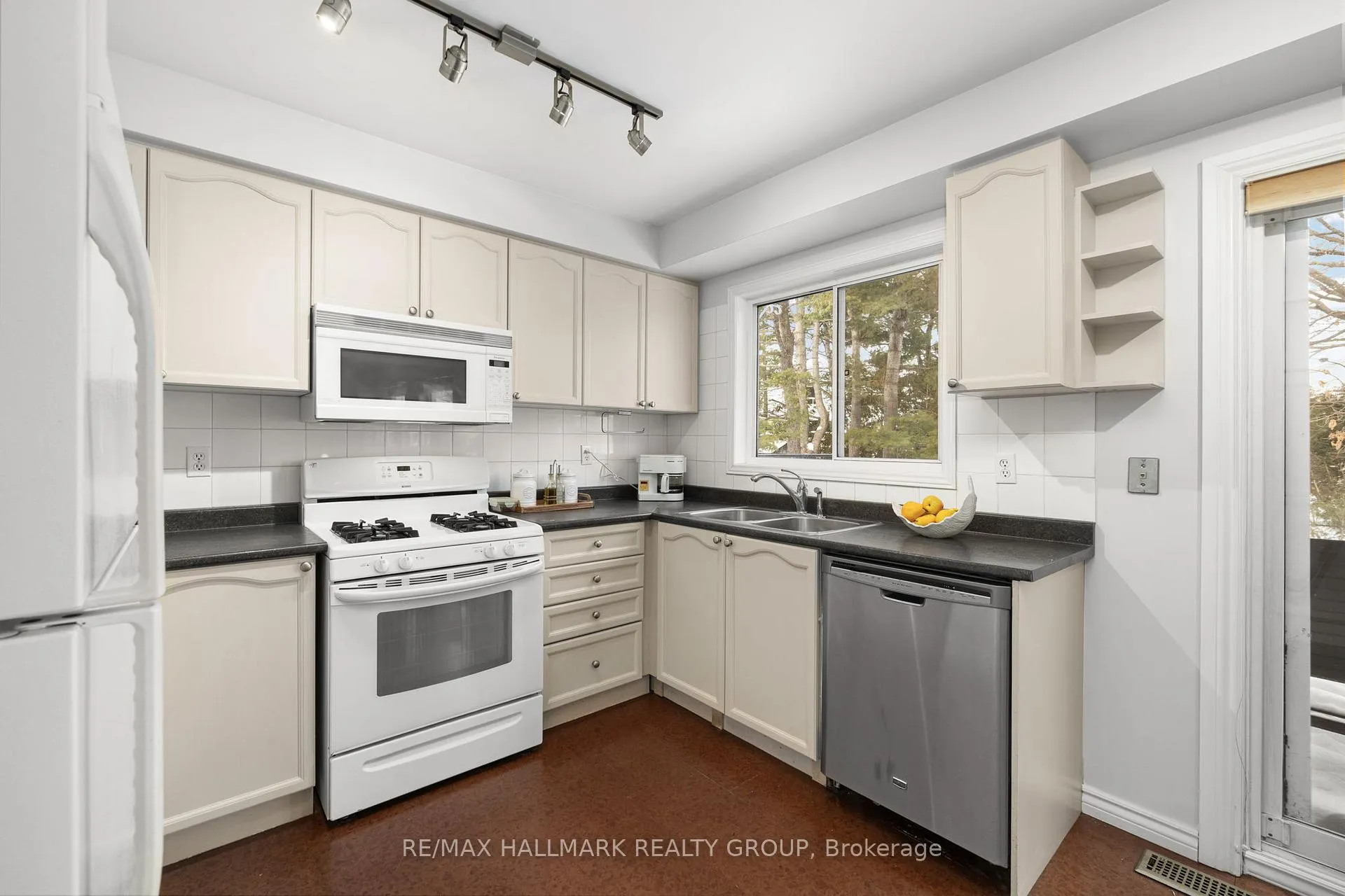 Photo 10 of 60 Ipswich Terrace, Ottawa, Kanata - Morgan's Grant/South March — HOMEH