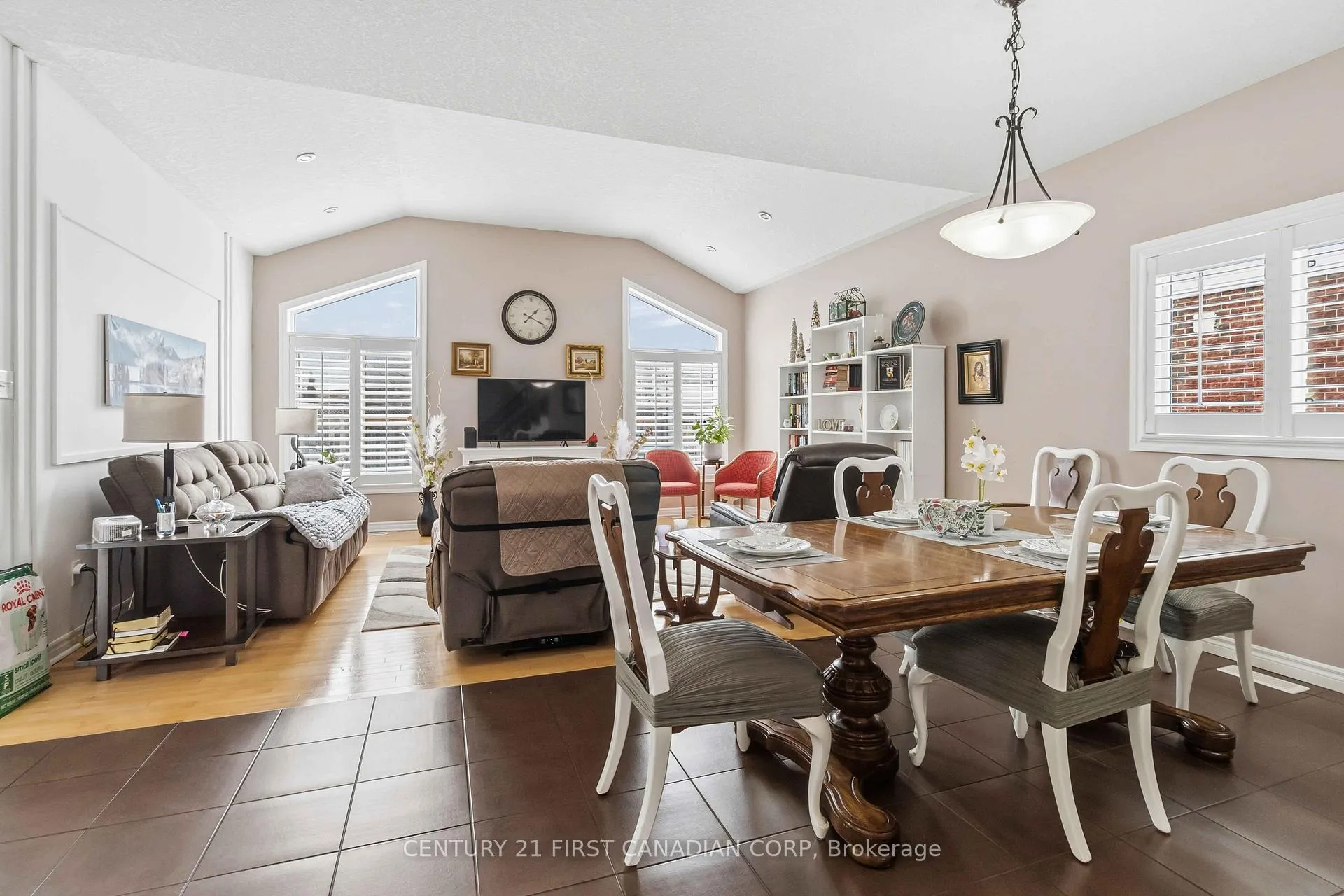 Photo 12 of 89 Marriott Place, Brant, Paris — HOMEH