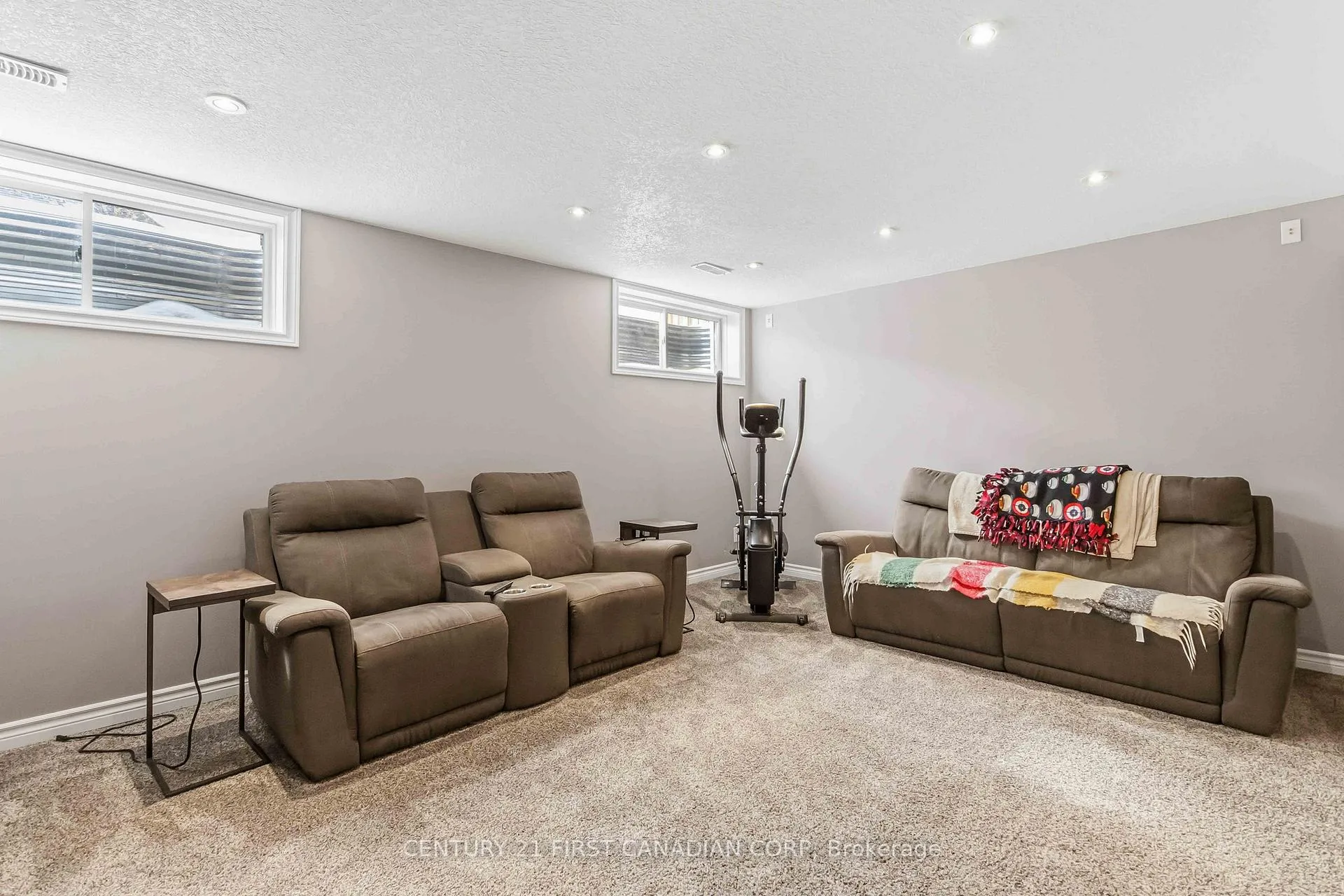 Photo 37 of 89 Marriott Place, Brant, Paris — HOMEH