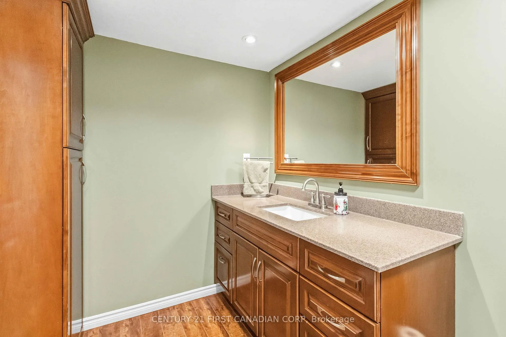 Photo 38 of 89 Marriott Place, Brant, Paris — HOMEH