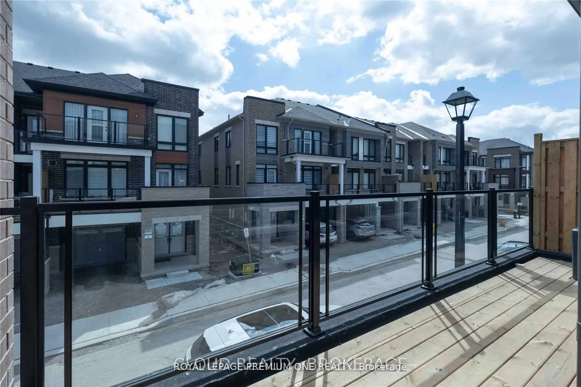 Photo 4 of 24 Elsinore Street, Vaughan, Kleinburg — HOMEH