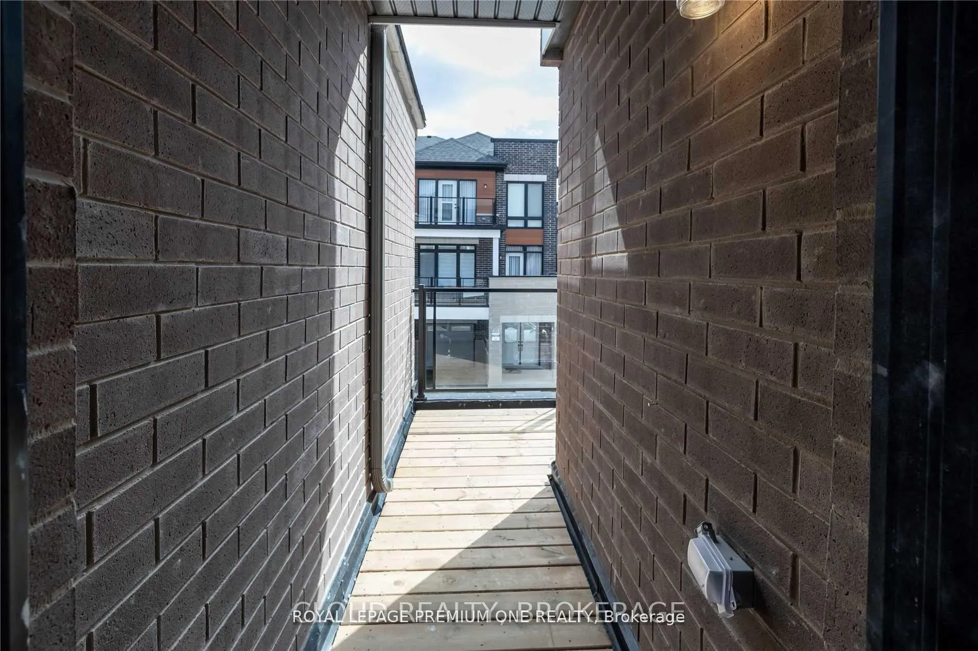 Photo 6 of 24 Elsinore Street, Vaughan, Kleinburg — HOMEH